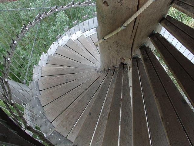 točité dřevěné schodiště